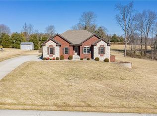 5242 Shadow Lake Dr, Floyds Knobs, IN 47119