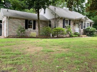 45 Pequot Trl, Oak Ridge, NJ 07438