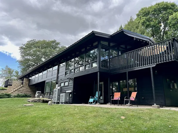 700 Sunset Rdg, Dubuque, IA 52003