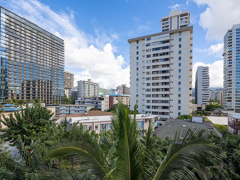 Kuhio Ave — Photo 21