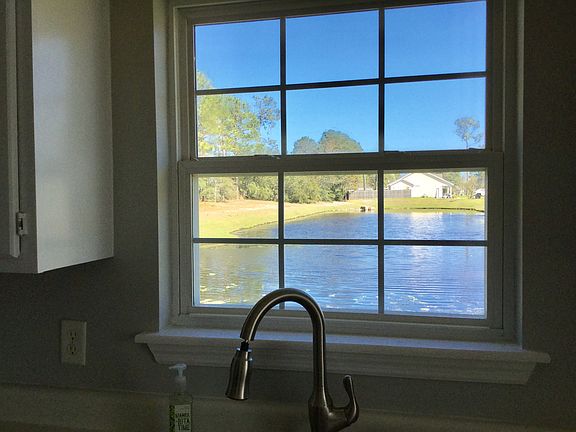 3rd image of 723 Brewster Ln