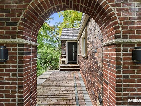 5th image of 1118 Wilson Avenue