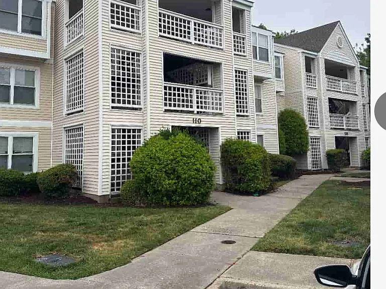 110 Lantana Ln #19 — Photo 2