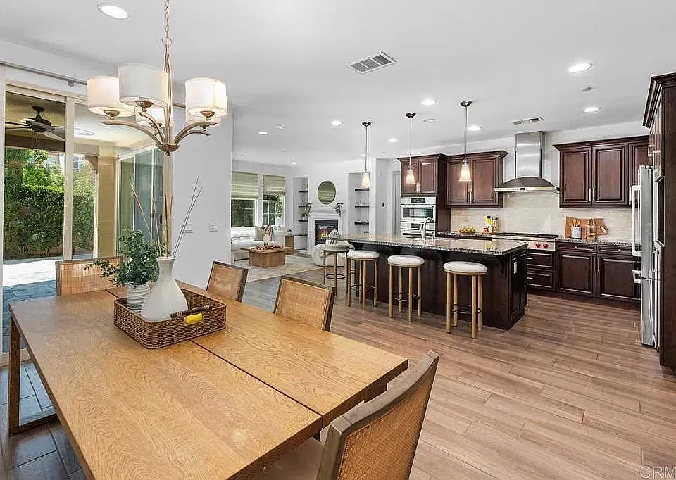 4 bed, 2656 sqft, $7,000 — Photo 2