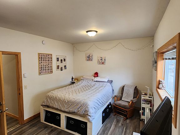 2nd image of 60 E 10th St
