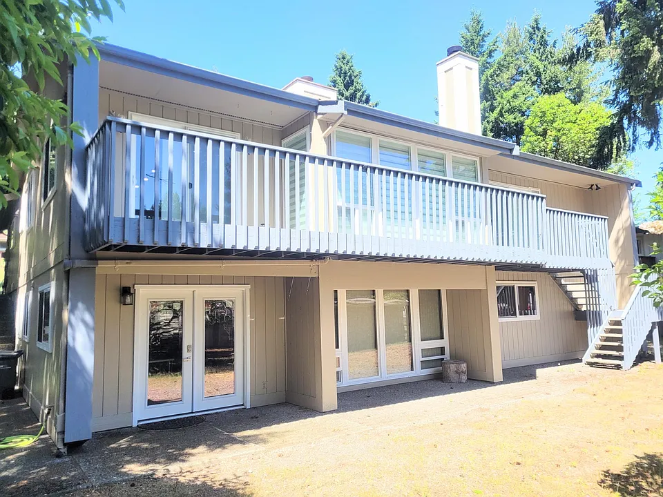 upper rear - private balcony deck