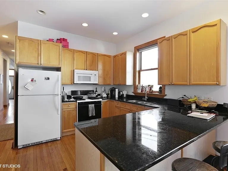 1415 W Barry Ave #1 — Photo 5