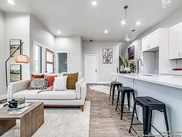 1035 S Pine St #401 — Photo 5