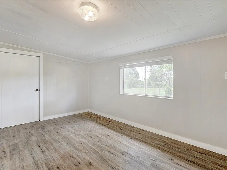 820 Stadium Dr — Photo 17