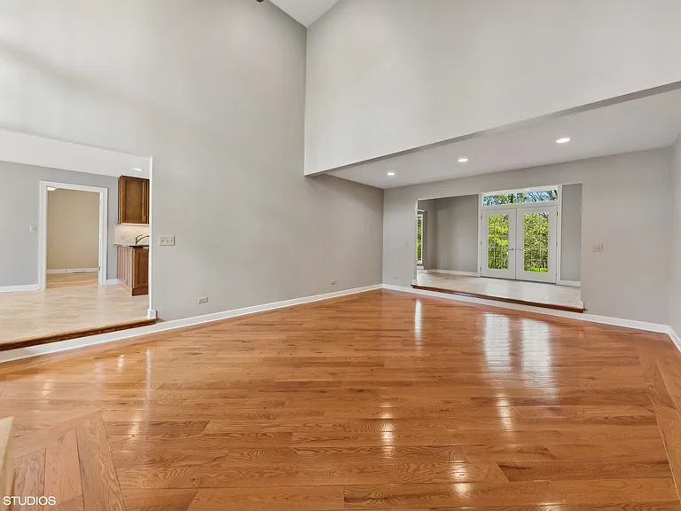 15020 King Dr — Photo 9