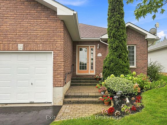 4th image of 26 Aletha Dr