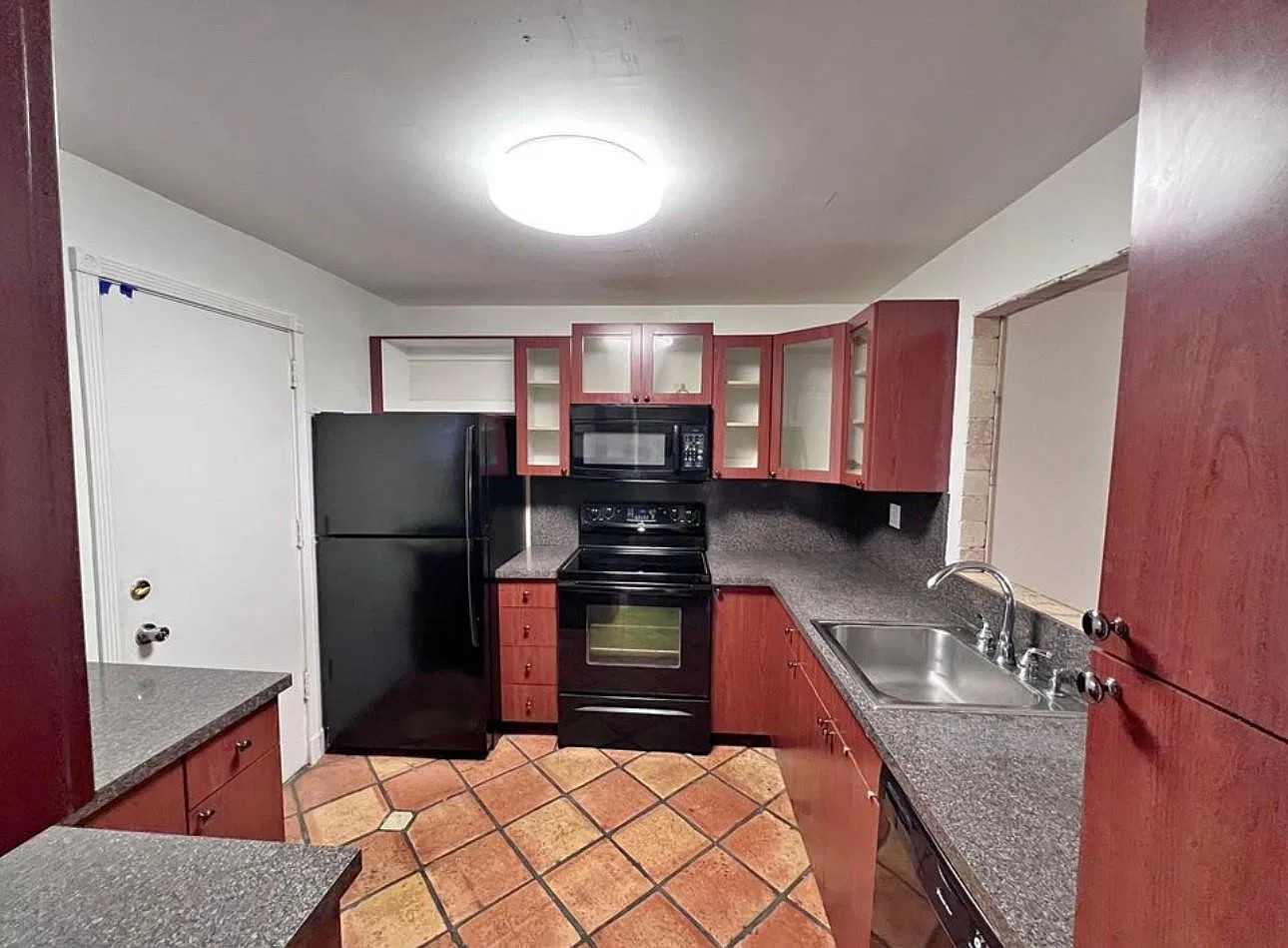 1 bed, 1.5 bath, 940 sqft, $1,600 — Photo 2