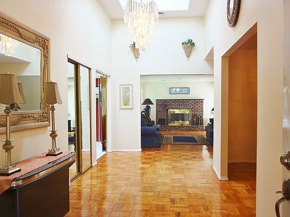 3rd image of 286 Astor Dr