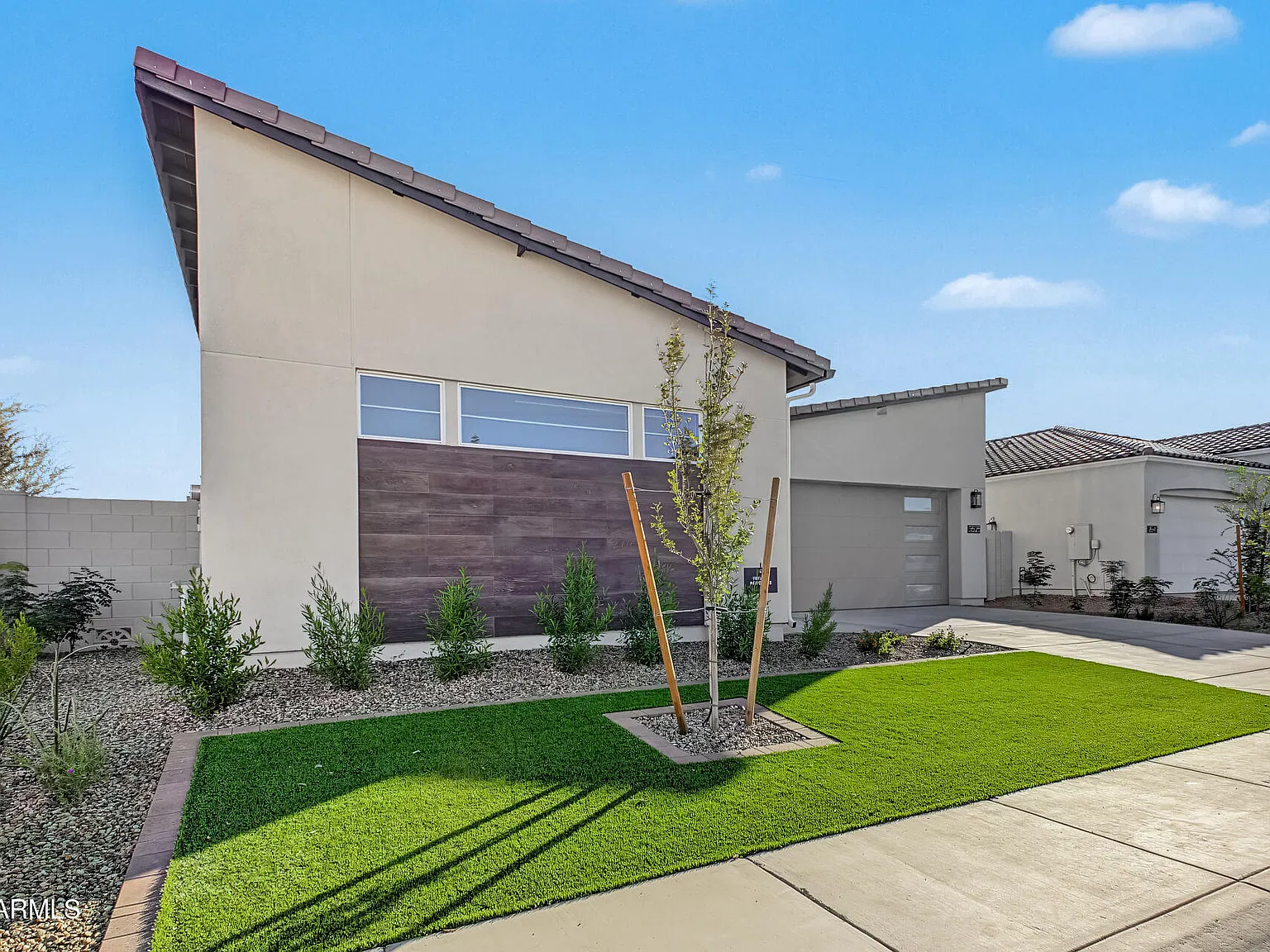 4 bed, 2.5 bath, 2129 sqft, $3,195 — Photo 3