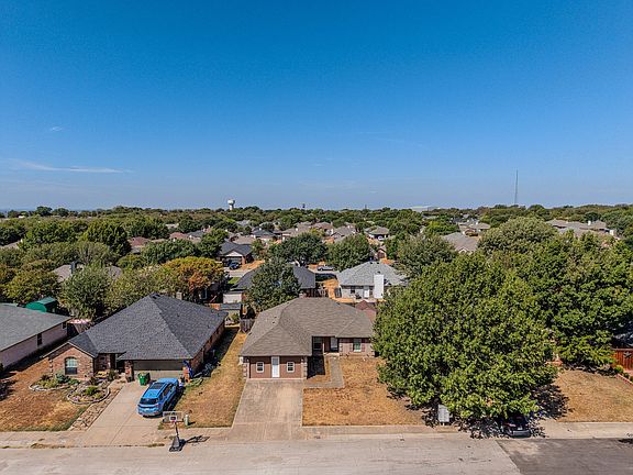 3rd image of 204 Troxell Blvd