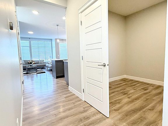 5th image of 1003 Goldfinch Way NW