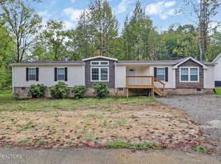 681 Hen Valley Rd, Oliver Springs, TN 37840