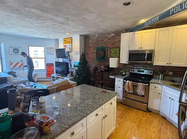 118 Hemenway St APT 1F, Boston, MA 02115
