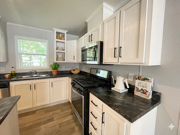 73 Ashley Cir #134 — Photo 5