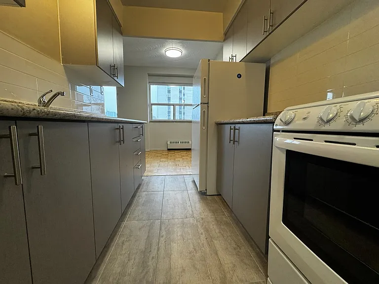 898 Jane St — Photo 10