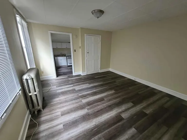 274 S Loudon Ave — Photo 4