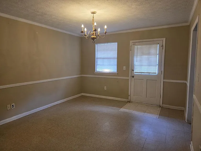 897 Six Oaks Cir — Photo 5