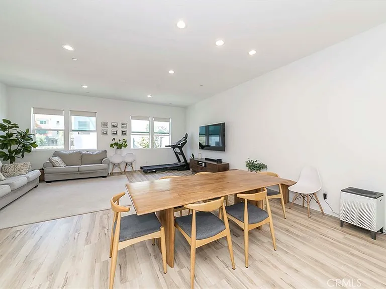 408 Hudson St — Photo 14