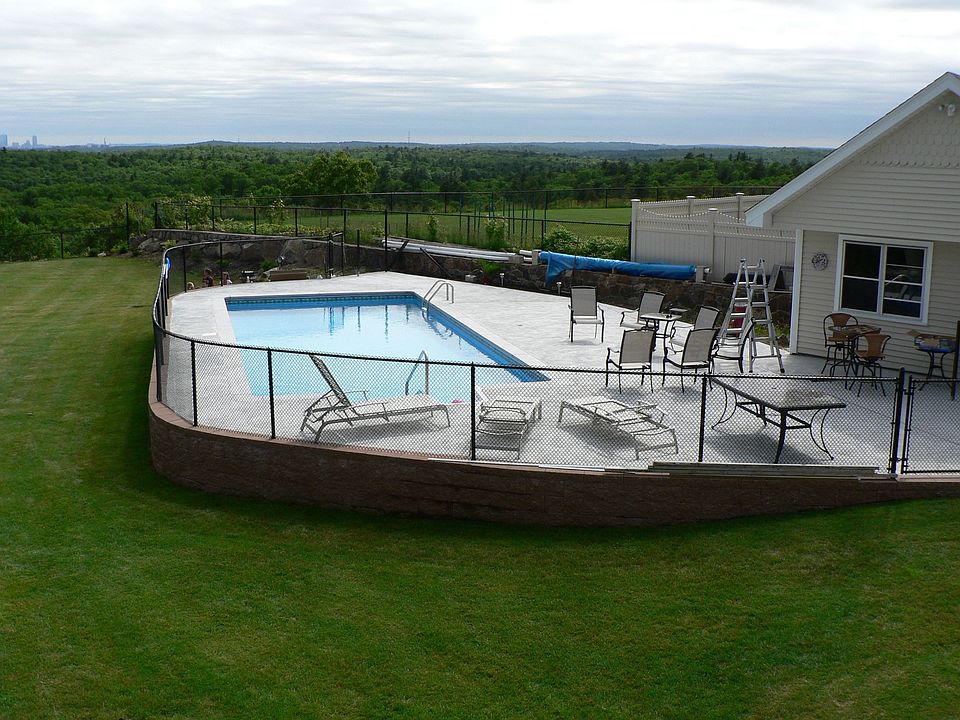 2nd image of 84 Emerald Dr