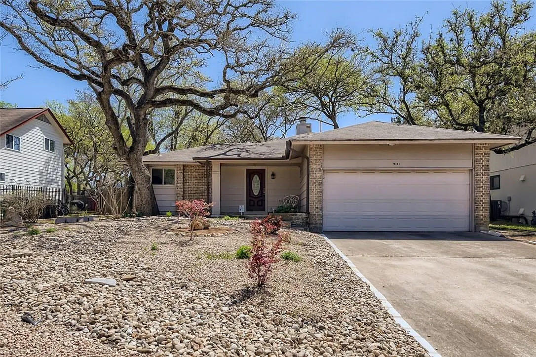 3 bed, 2.0 bath, 1401 sqft, $2,350 — Photo 3