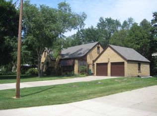 3260 Essex St NE, Grand Rapids, MI 49525