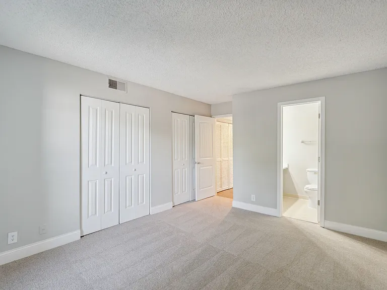 Piccadilly Apartments — Photo 59