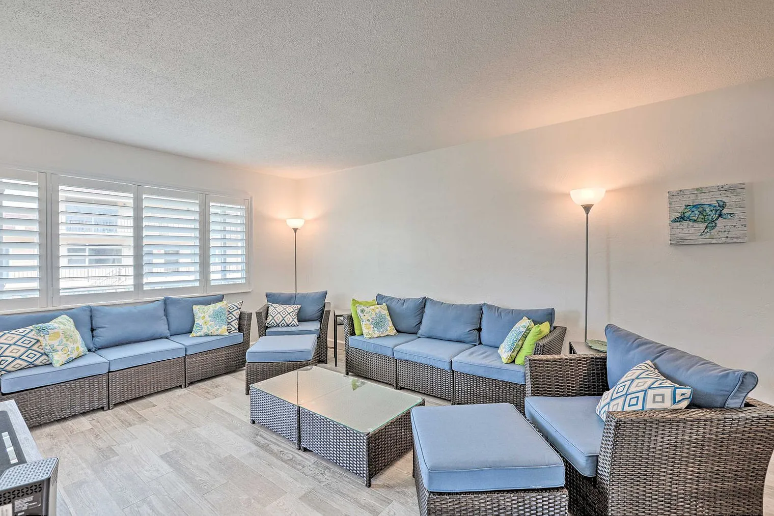 2 bed, 1.0 bath, 1140 sqft, $3,027 — Photo 2