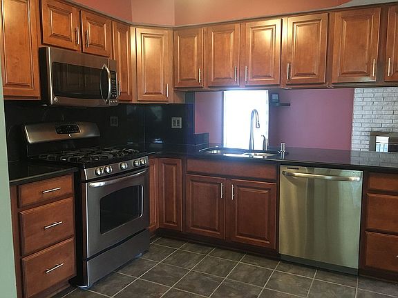 5th image of 27200 Huntington Dr