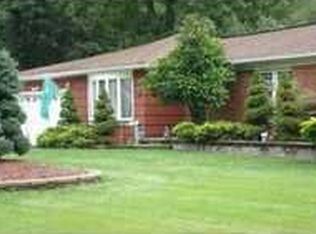 51 Sutin Pl, Chestnut Ridge, NY 10977