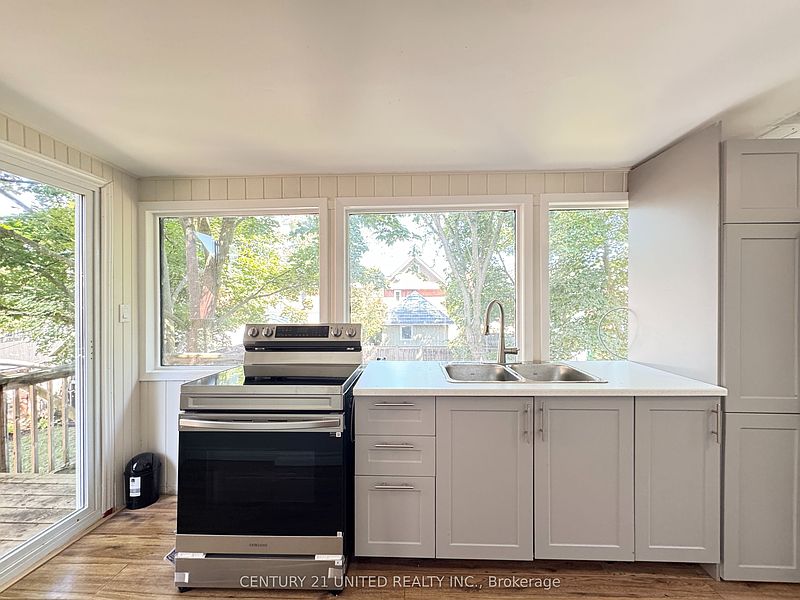 Peterborough House for rent - 3 Bedrooms — photo 2