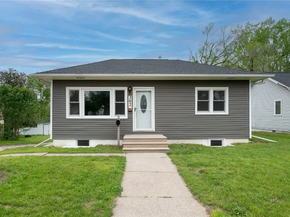 302 1st Ave, Hiawatha, IA 52233