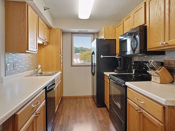 5th image of 880 Lyn Way Unit 310