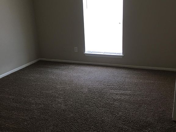 5th image of 509 Melissa Ct