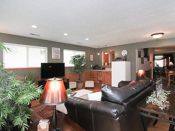 2nd image of 5743 Carolyn Dr