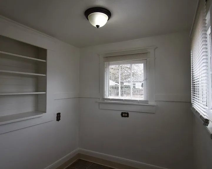 1503 Queen Ave SW — Photo 5