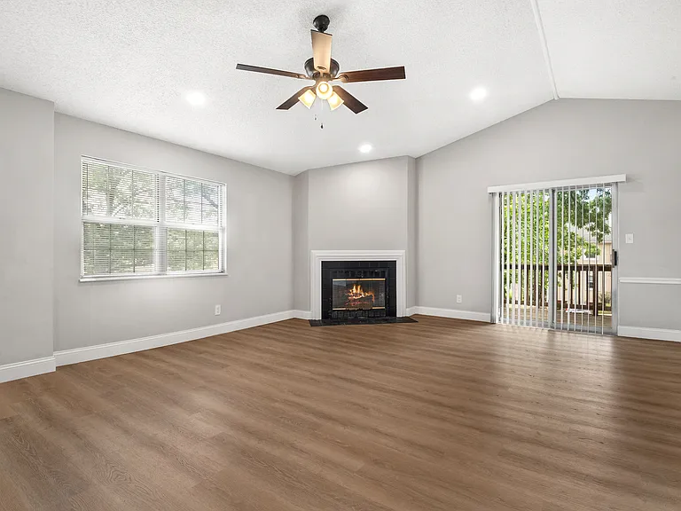 9057 N Swan Cir — Photo 2