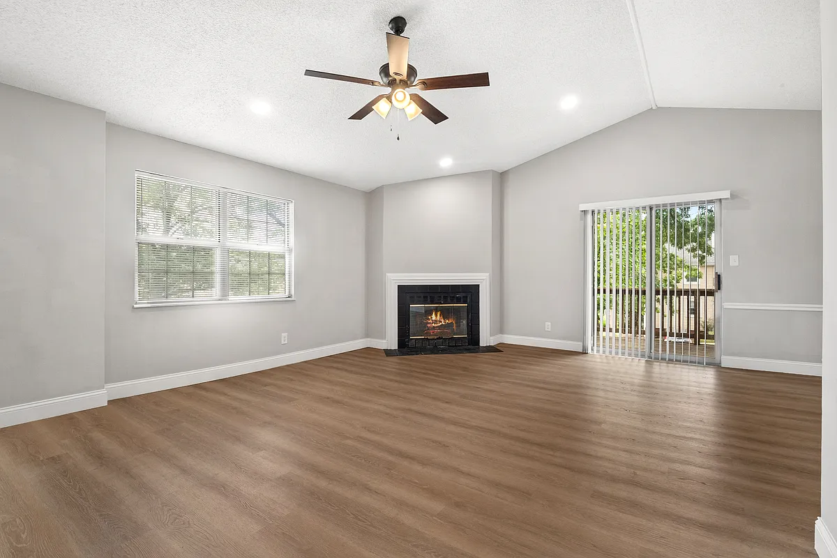 Building Photo - 9057 N Swan Cir