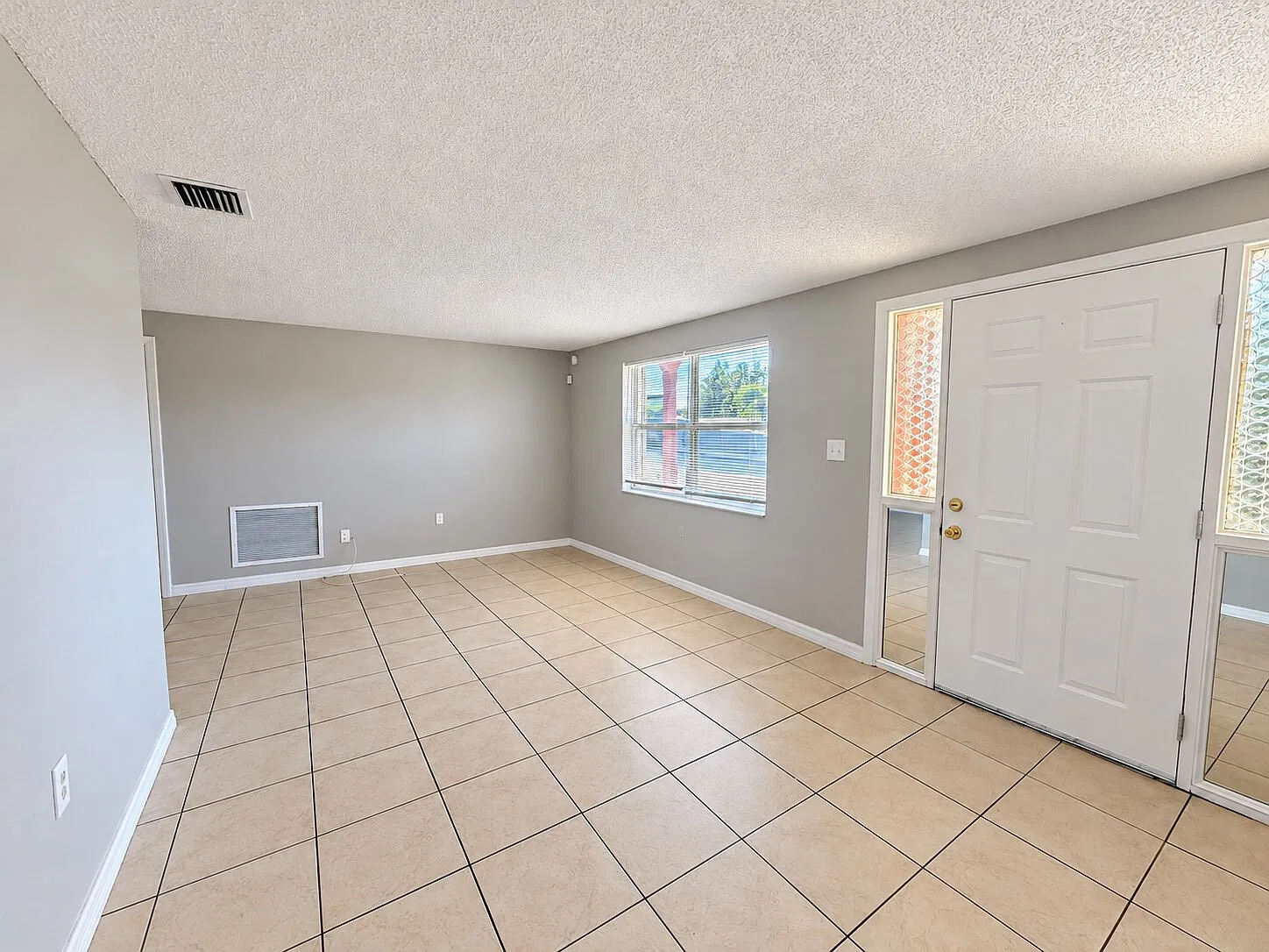 2 bed, 1.0 bath, 1004 sqft, $1,550 — Photo 2