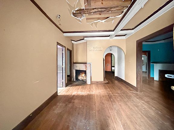 8th image of 147 Lowman St