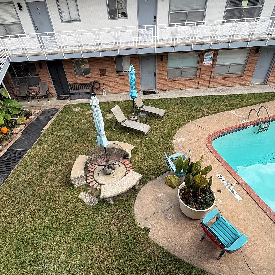 1 bed, 1.0 bath, 700 sqft, $900 — Photo 2