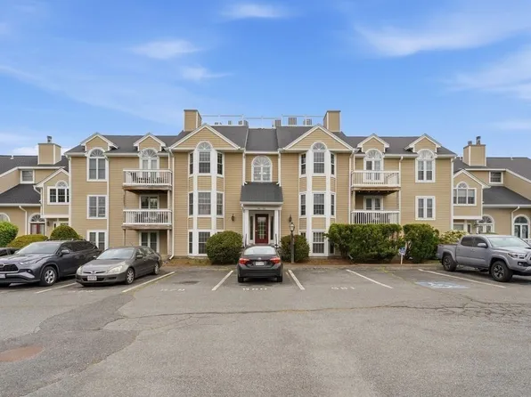 206 Carriage Ln #206, Taunton, MA 02780