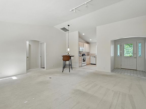 5th image of 2211 S Highlands Blvd