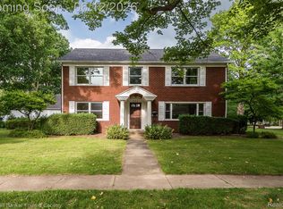 221 S Tompkins St, Howell, MI 48843