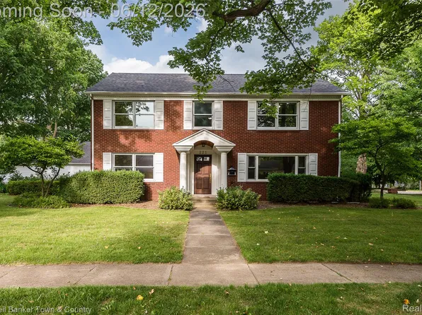 221 S Tompkins St, Howell, MI 48843