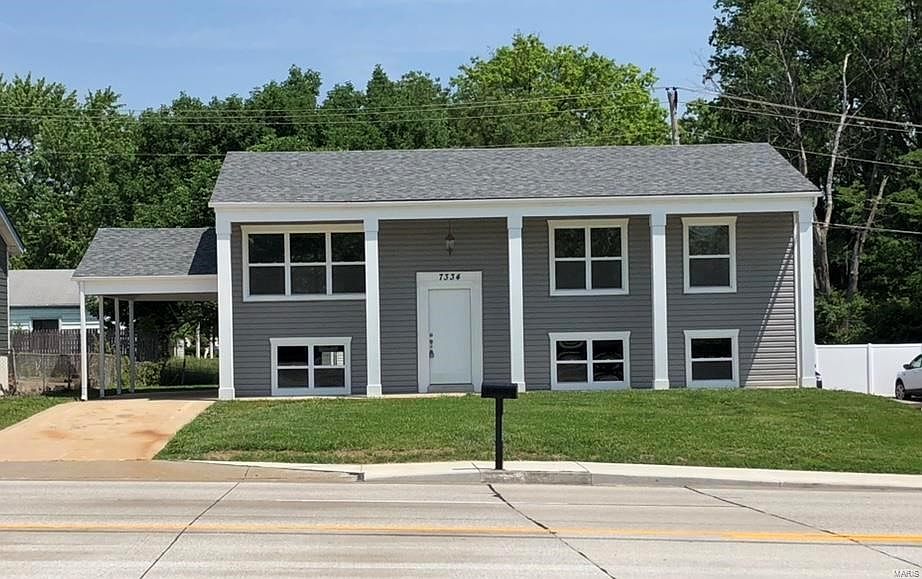 Professional rehabbed with new slate-gray vinyl siding, new roof with architectural shingles, new white vinyl windows.  Great location close to highways, shopping and restaurants.  Possible commercial use.